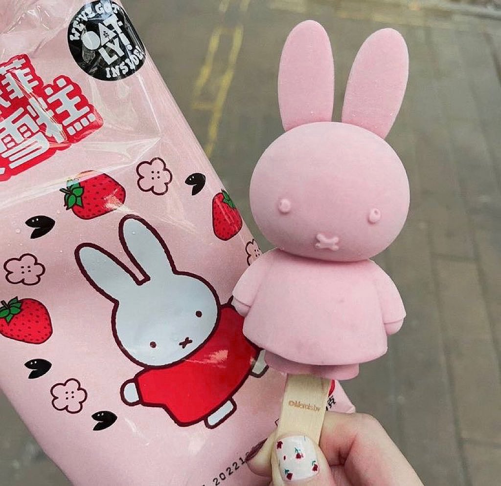 heart_jpg's tweet image. miffy strawberry ice cream