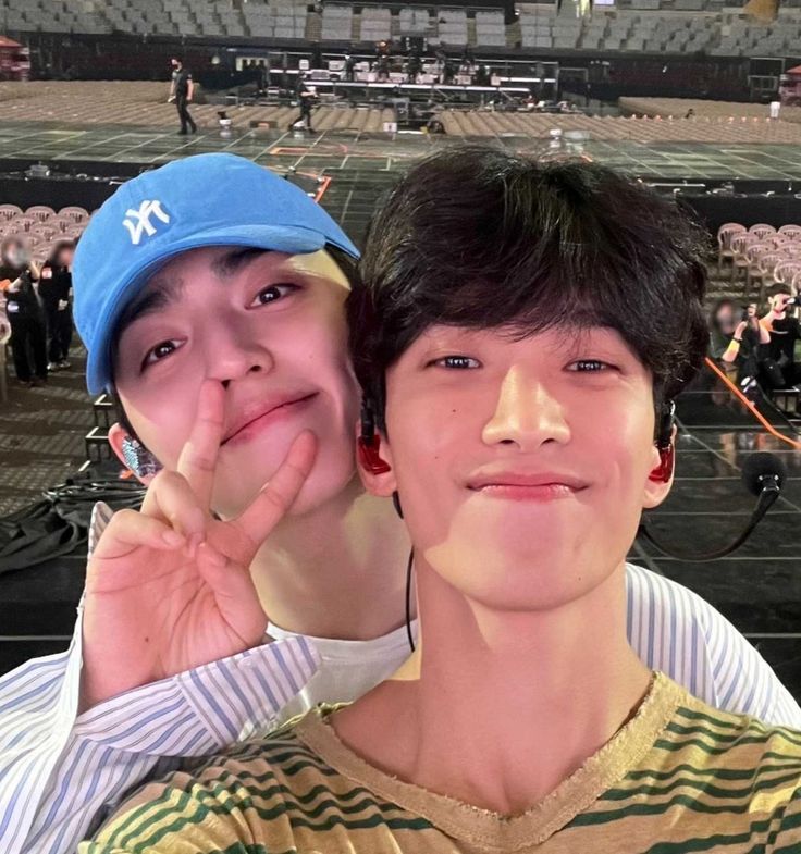 CHOISHENGZE's tweet image. Fifteenth, second time. Thank you always makes me happy and always by my side, no matter what happened. I wish nothing but to see you on the 15th for a long time. I love you, my personal happy virus.