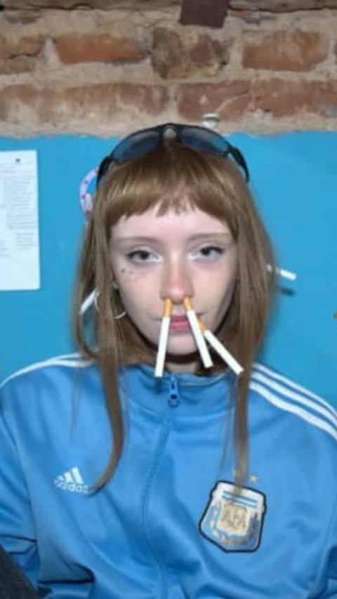 Laurasadarchive's tweet image. 