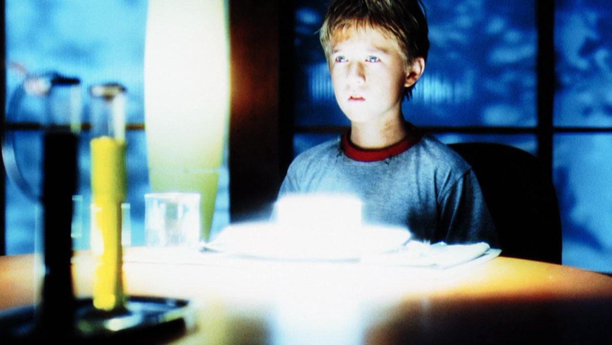 I LOVE EXPRESSIONIST CINEMATOGRAPHY I HATE HOW EVERY MOVIE LOOKS CLEAN AND PERFECT NOW ARRG

(Three Kings/Minority Report/Belly/A.I. Artificial Intelligence)