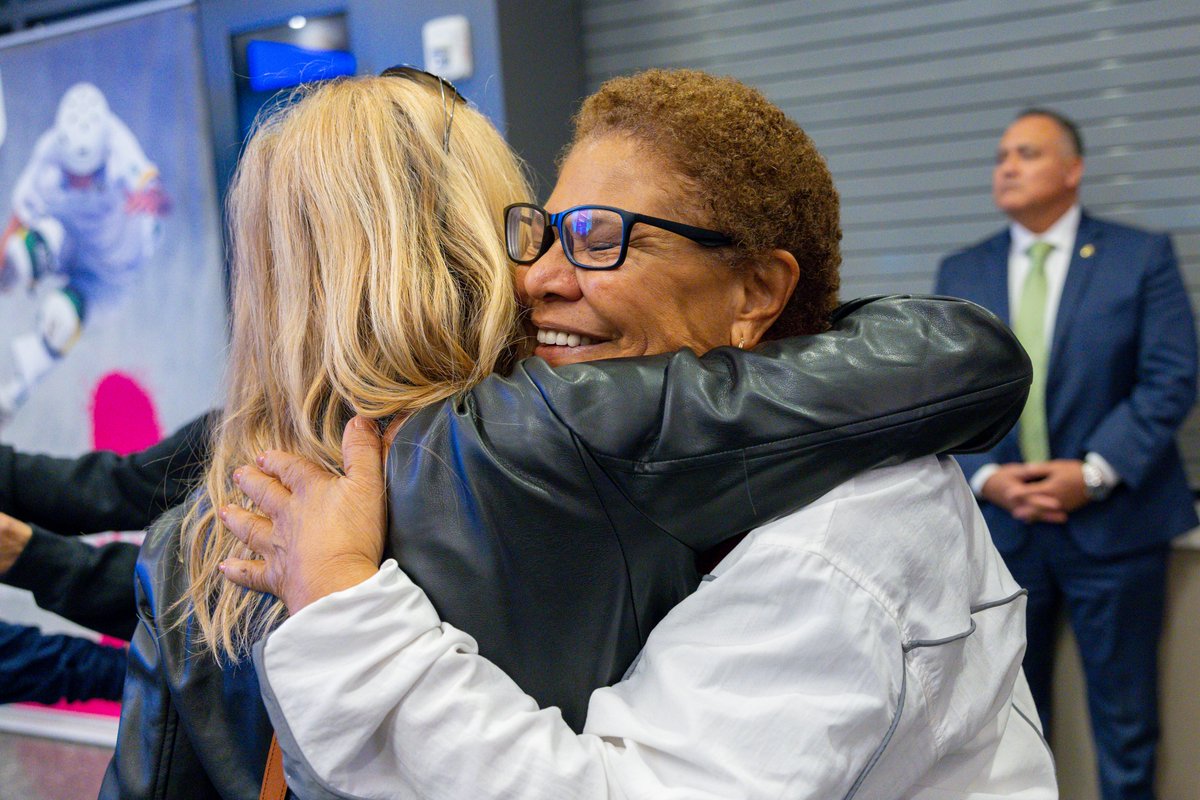 MayorOfLA's tweet image. Yesterday, I welcomed more than 300 Olympians and Paralympians to the Los Angeles Memorial Coliseum for the LA28 Collective Summit, where athletes spanning seven decades of the Games came together to hear from LA28 organizers and engage directly in planning an athlete-centered…