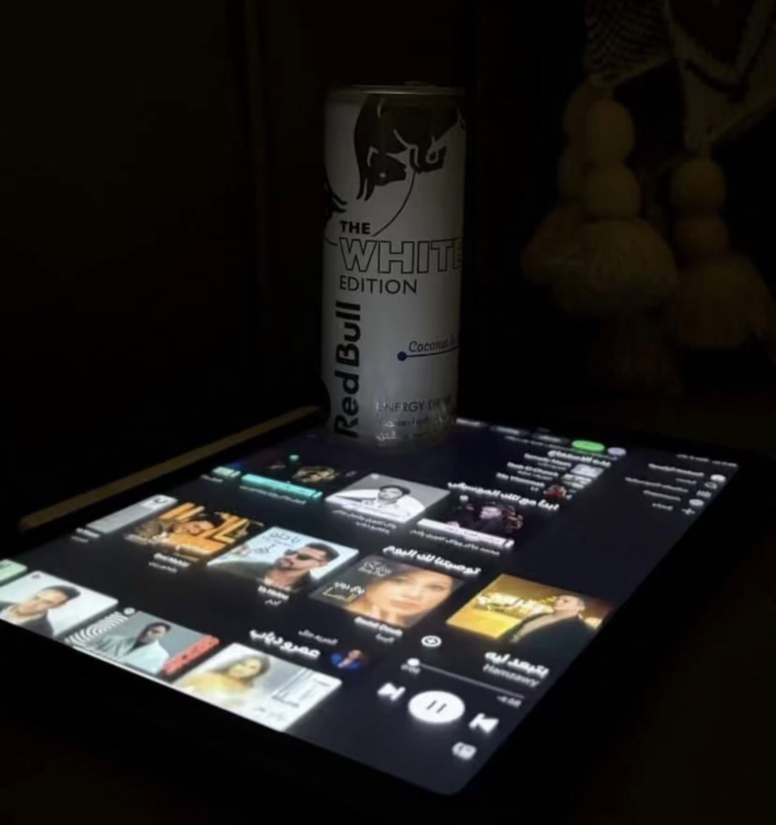 انا من صواديف الدهر ماعلي قصور
من العام وظروف الليالي تحداني .

💛🌼🕊