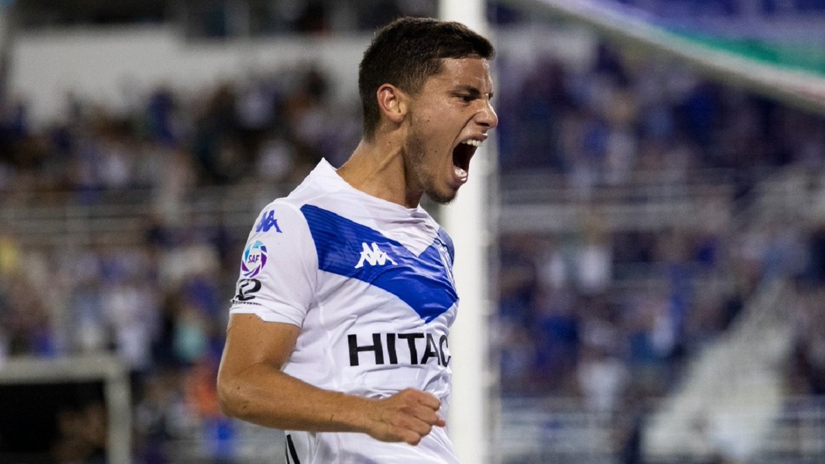 sabadovelezok's tweet photo. 📍 El itinerario de Lucas Robertone en su llegada a #Vélez:

🌀 Jueves a la madrugada: arribo a Buenos Aires.
🌀 Jueves a la mañana: revisión médica.
🌀 Jueves a la tarde: firma de contrato.
🌀 Jueves a la noche: anuncio/presentación.
🌀 Sábado a la mañana: primer entrenamiento (el viernes el plantel tendría día libre).

🙌 Todo muy rápido y fluido en el regreso del volante a la V azulada.