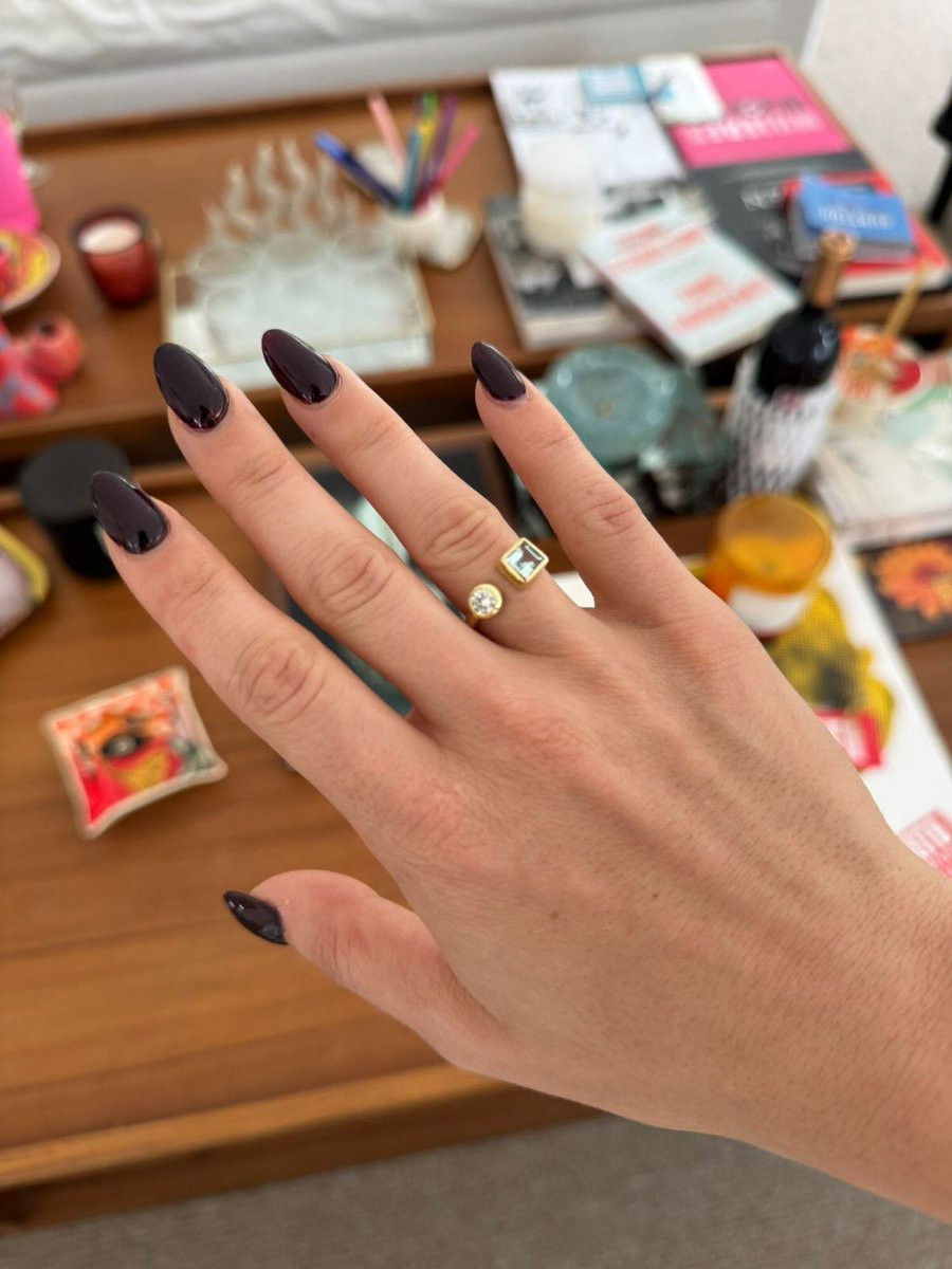 LaliPics01's tweet image. Ustedes: "Lali anda desaparecida, qué estará haciendo"
LALI: 💍💒👰🏻‍♀️🤵🏻
@lalioficial