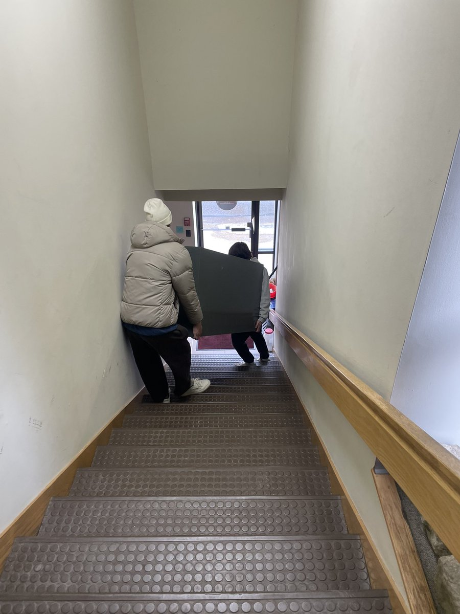 newenglandwolv1's tweet image. So impressed by these young men.  They stick together, work and grow together.
Today they volunteered their time with the Laconia Historical Society.  Junior hockey is about more than just the on ice. ❤️ #newolves @USPHL