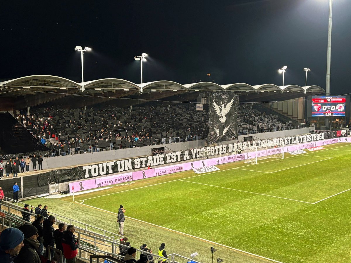 "The entire stadium is by your side in pain and sorrow."

FC Sion's Gradin Nord with a touching tribute after the tragedy in nearby Crans-Montana on New Years Day.

📸 <a href="/ChrisMoreillon/">Christophe Moreillon</a>