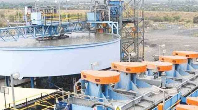 The Zimbabwe Diamond and Allied Minerals Workers union (ZDAMWU) has accused mining giant RioZim Limited of manipulating insolvency laws by selectively invoking corporate rescue to shield assets from seizure...
heraldonline.co.zw/no-sparkle-nor…
