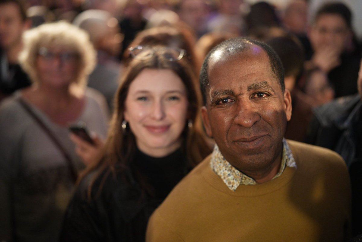apres_75's tweet image. Magnifique soirée sous le signe de l'UNITÉ ce soir à la Bellevilloise pour le meeting de la Gauche Unie avec
@egregoire ✊

Ensemble, nous allons garder Paris à gauche ! 
Et nous allons faire toujours plus : pour le logement, pour nos services publics, pour le tissu associatif !