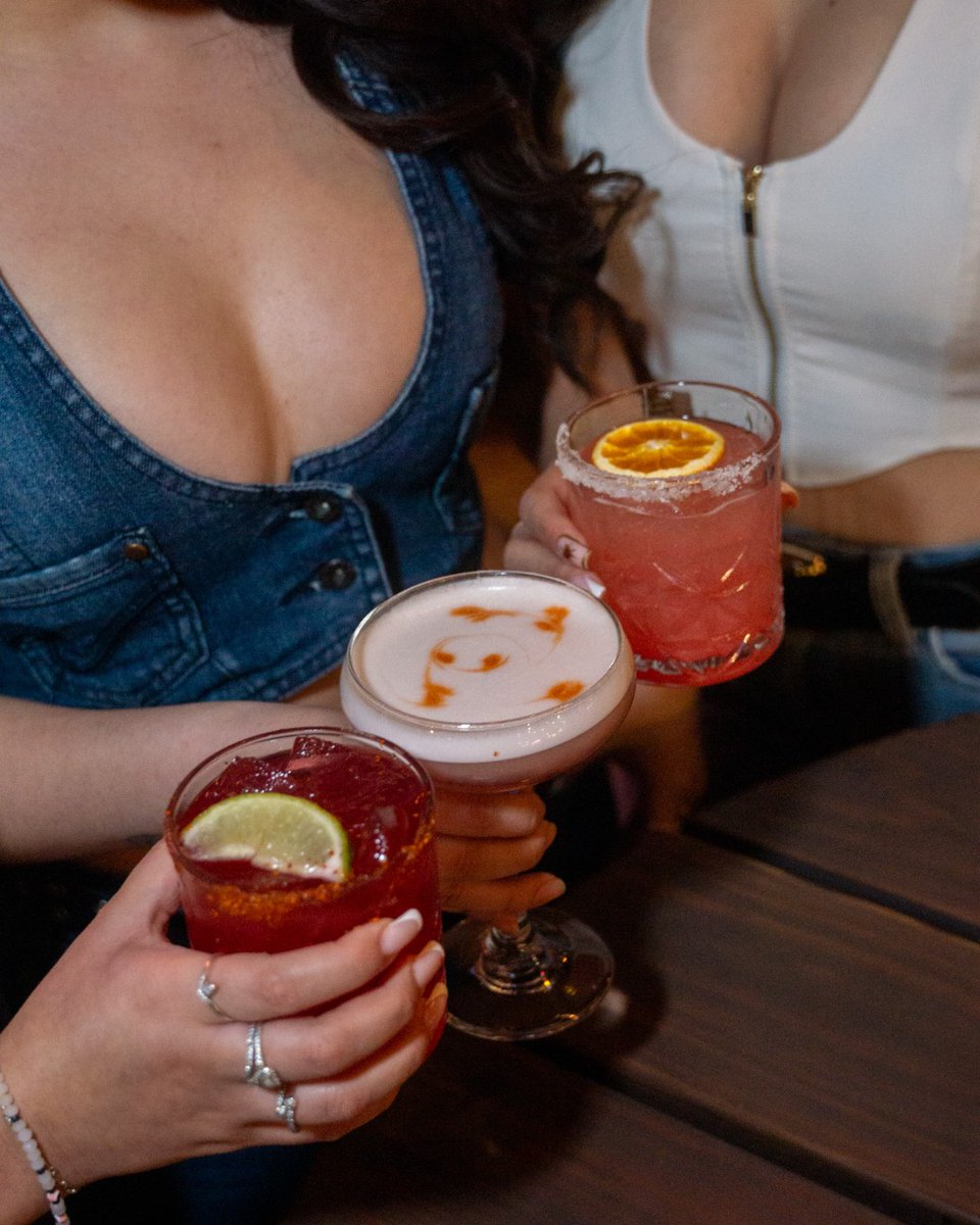 La Mona Rosa tweet media