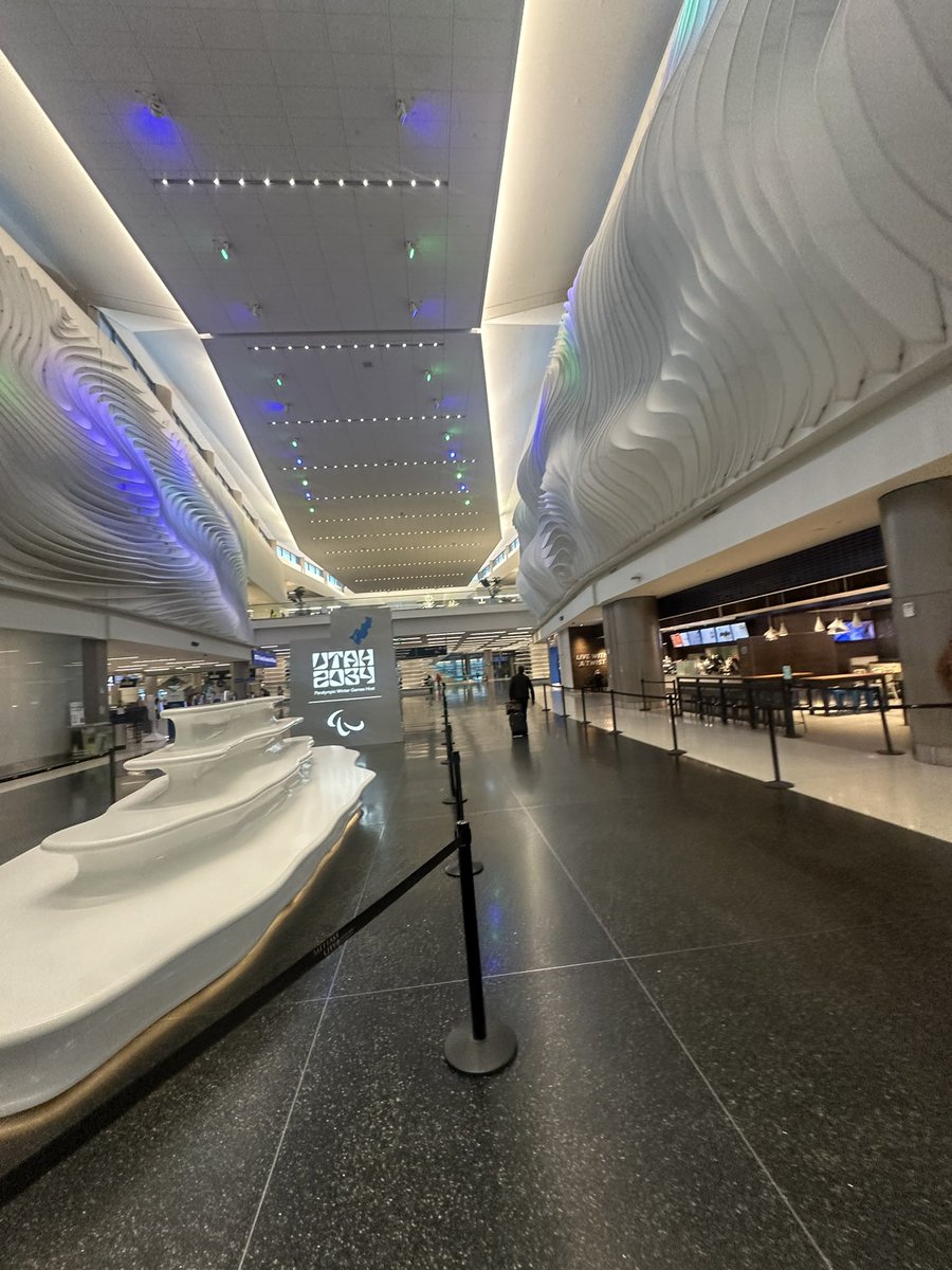 datboitowild's tweet photo. Just touch down in #utah !!!!Who want they 🐱 ate??👀 https://t.co/i0xGfl5f4g