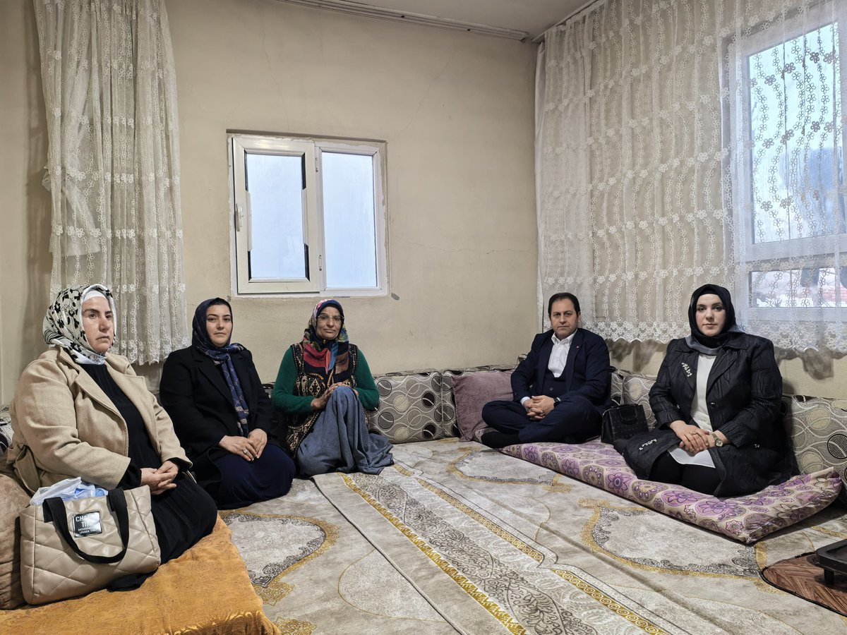 📍 Merkez Karacurun Mahallesi Hane Ziyareti

İlçe Başkanımız Selahaddin Eyyüb Toprak, kıymetli eşi Hacire Toprak  ile birlikte Karacurun Mahallemizde ikamet eden Müzeyyen Hanım’a  misafir oldular.

Samimi bir ortamda gerçekleşen ziyarette Müzeyyen Hanım’ın hal ve hatırı sorularak