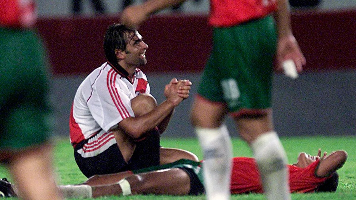 📉 Estos son los 10 peores fichajes de la historia del fútbol argentino: 

1. Juan Esnaider (River Plate)  
2. Cristian "El Ogro" Fabbiani (River Plate)  
3. Kilian Virviescas (River/San Lorenzo)  
4. Carlos Arano (River Plate)  
5. Jonathan Fabbro (River Plate)  
6. Juan Manuel