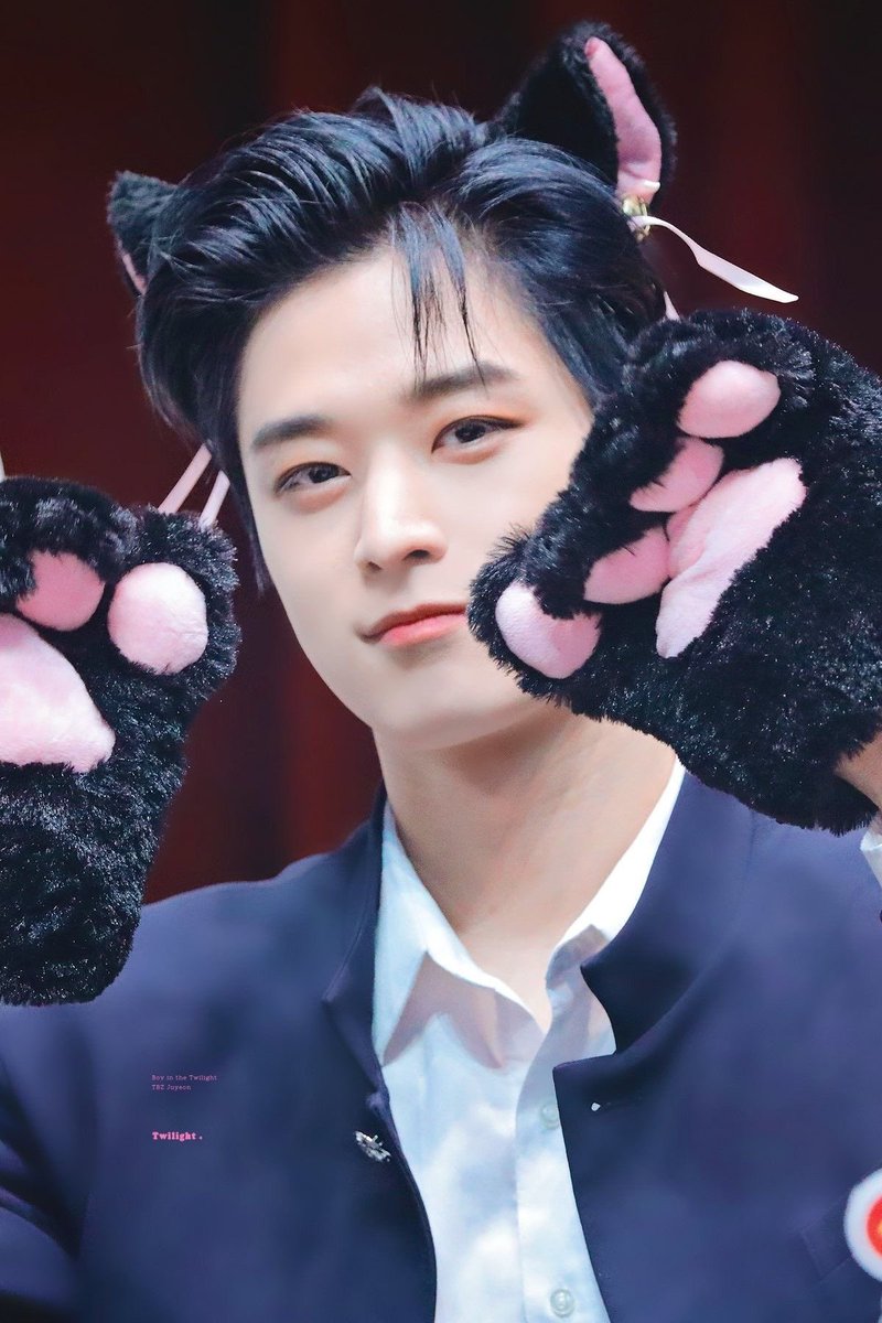 sohnfebruary6's tweet image. happy birthday my princess cat 🐱!! he’s the best main dancer in the world , and so endearing !! you are so #loved juyeonnnn 😁

 #주연이생일_빨리모여주세요 
#HBDmymainJuyeon #주연 #HappyJuyeonDay #JUYEON