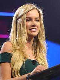 WallStreetMav's tweet image. The guy is Alaa Abd El-Fattah, he posted on social media that he hates white people, he wants to murder police and native British.

The woman on the right is Eva Vlaardingerbroek. She posted some mild criticism of British PM Keir Starmer.

Guess which one is banned from Britain?