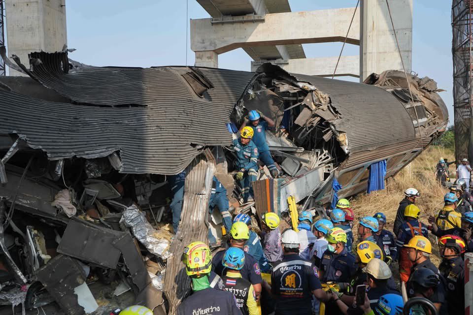 MiddGroundPost's tweet image. A construction crane crashed into a moving passenger train in northeastern Thailand on Wednesday, causing a derailment that resulted in the deaths of at least 32 people and injuries to dozens more.