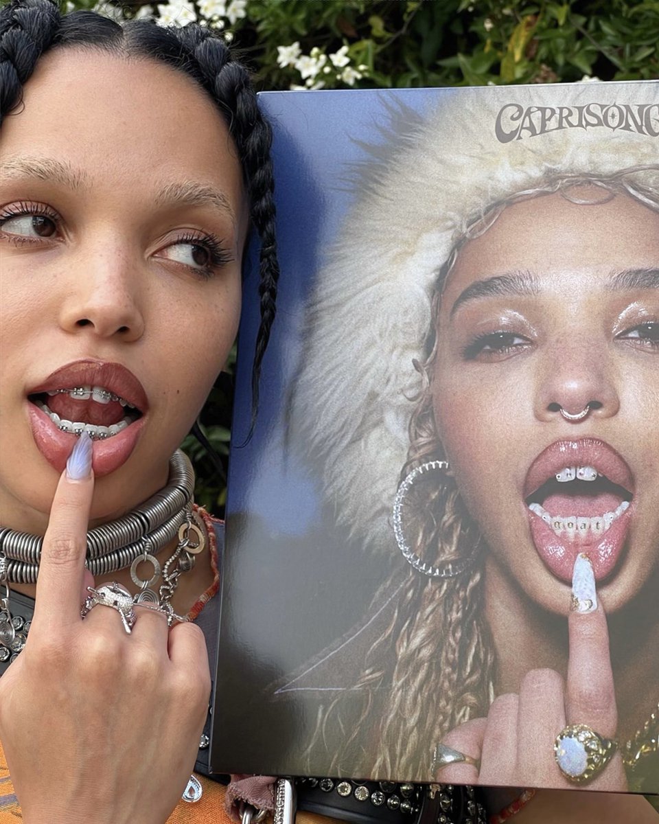 iriptheslitt's tweet image. HAPPY BIRTHDAY CAPRISONGS