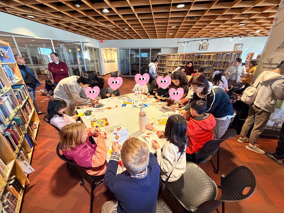UACEAS's tweet photo. On Jan 10, our K–5 bilingual story time celebrated Chinese Lunar New Year! Students enjoyed stories in English and Chinese, learned about traditions and symbols, and created hands-on crafts. A fun mix of language, creativity, and cultural learning 🐉✨🧧🏮 https://t.co/KJy7ewy0Go
