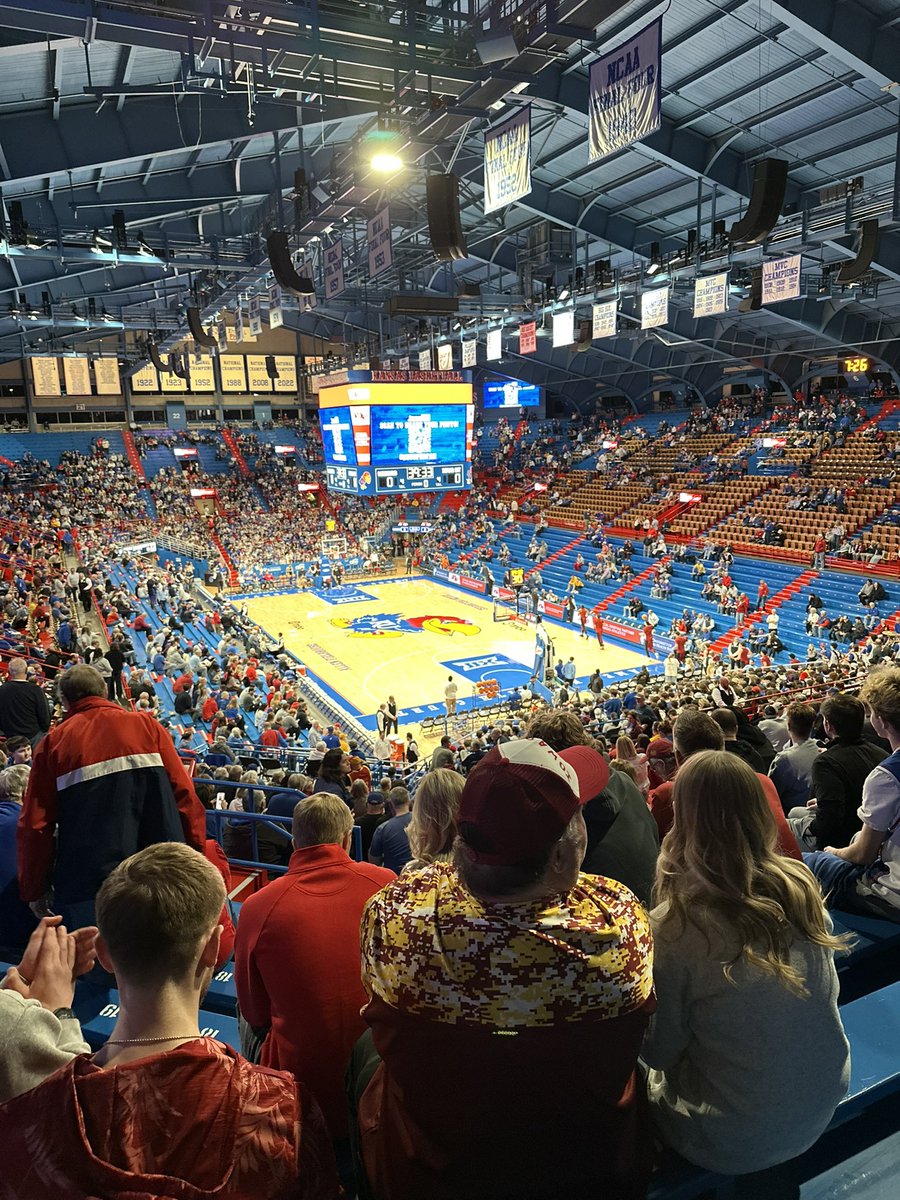 ToonJace's tweet photo. @slancehoops We were almost right next to where this was taken! My first AFH game and wont be my last https://t.co/GfpeNMcuI3