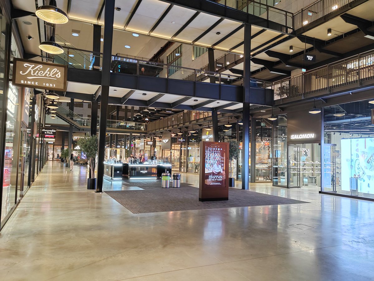 desairahul's tweet photo. Went to an old power station in London that is now a residential complex and a shopping mall. Is this the future of coal power station? #RenewableEnergy #CarbonNeutral https://t.co/BImtpE1anG
