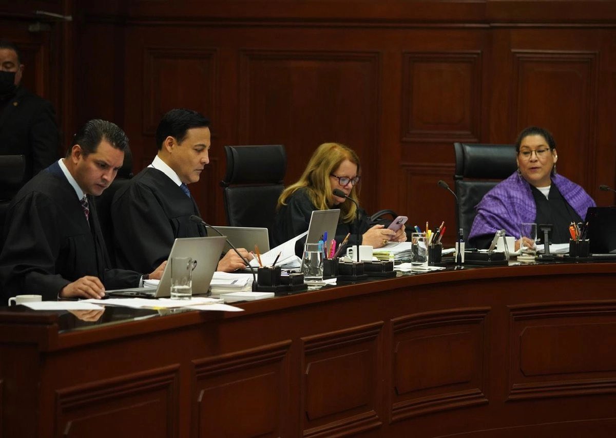 AcapulcoTrends_'s tweet image. ENCUBRIMIENTO DE LA SCJN

Abelina López no puede ser revocada como alcaldesa de Acapulco, ni investigada por el presunto desvío de 898 millones de pesos porque la Suprema Corte de Justicia de la Nación confirmó las medidas cautelares que la protegen.

Abelina no puede ir a la…