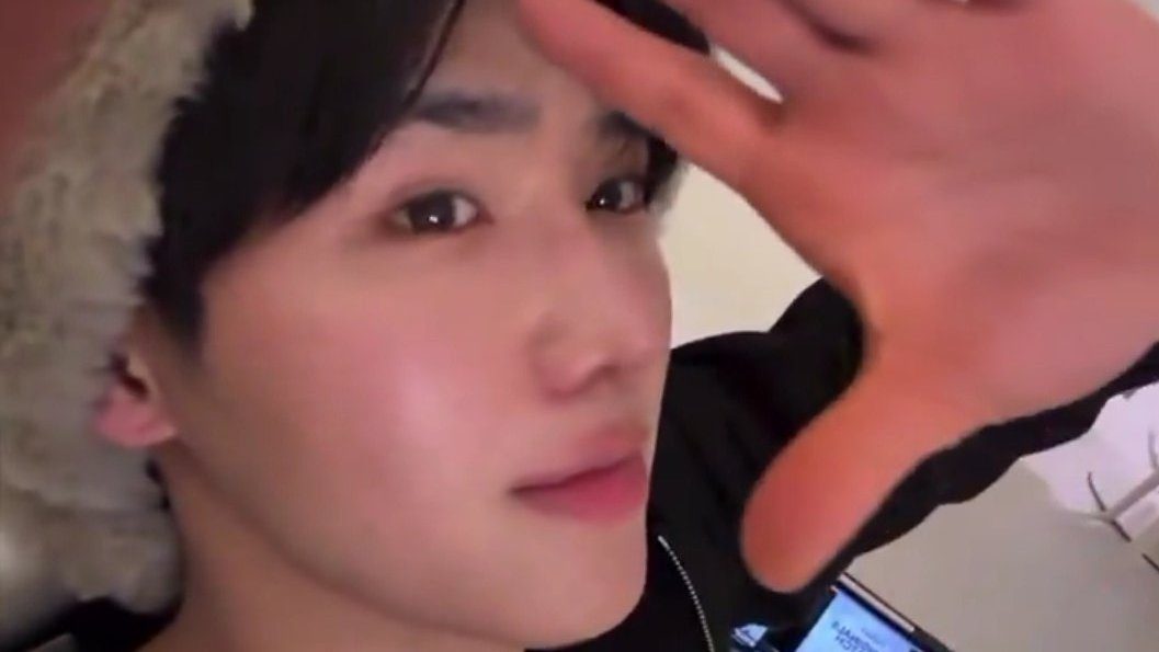 hongji_21's tweet image. ・゜+.🗝️ᩚ
  °。+ * 。
　　.・゜
　　゜｡ﾟﾟ･｡･ﾟﾟ。
　　　ﾟ。      이첸 
　　　　ﾟ･｡･ﾟ