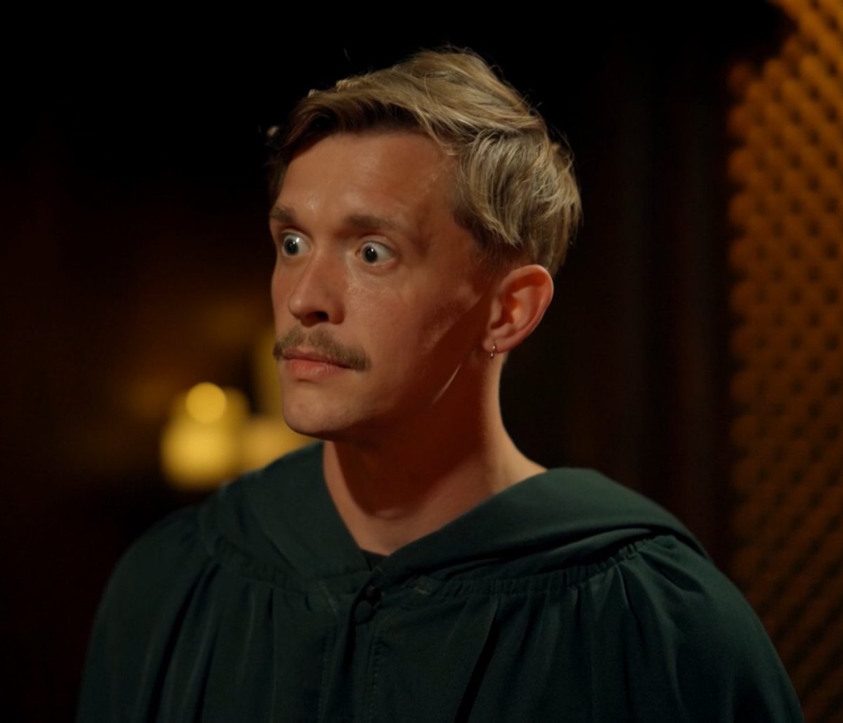 poppy ☾ tweet media