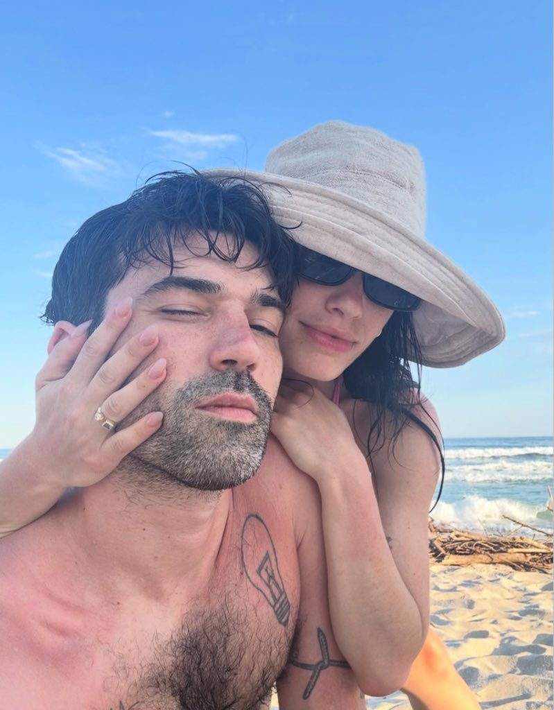 fedeebongiorno's tweet image. 📸 Lali junto a Pedro Rosemblat en Instagram:

“NOS CASAMOS 💍❤️”
