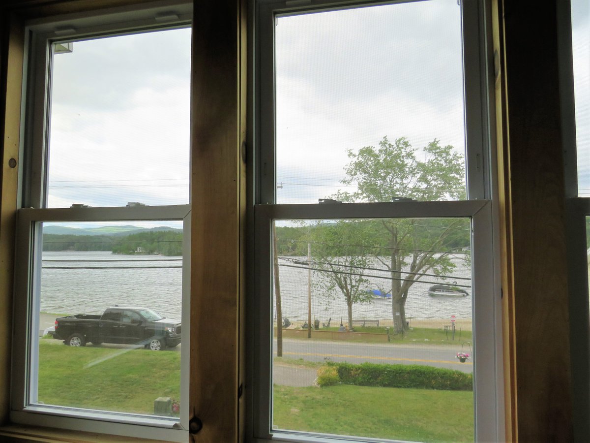 NewfoundRentals's tweet photo. 🌞 Cottage #2 – Your Perfect Lakeside Escape 🏡🌊
Wake up to full sunshine all day and soak in breathtaking views of the lake, beach &amp; mountains from the cozy three-season porch 🌄
📞 Call/Text: +1-(603)-724-0490
🌐 Book now: https://t.co/mYQQMCNw5F
#CottageLife #LakefrontLiving https://t.co/kY7lgDX3xb