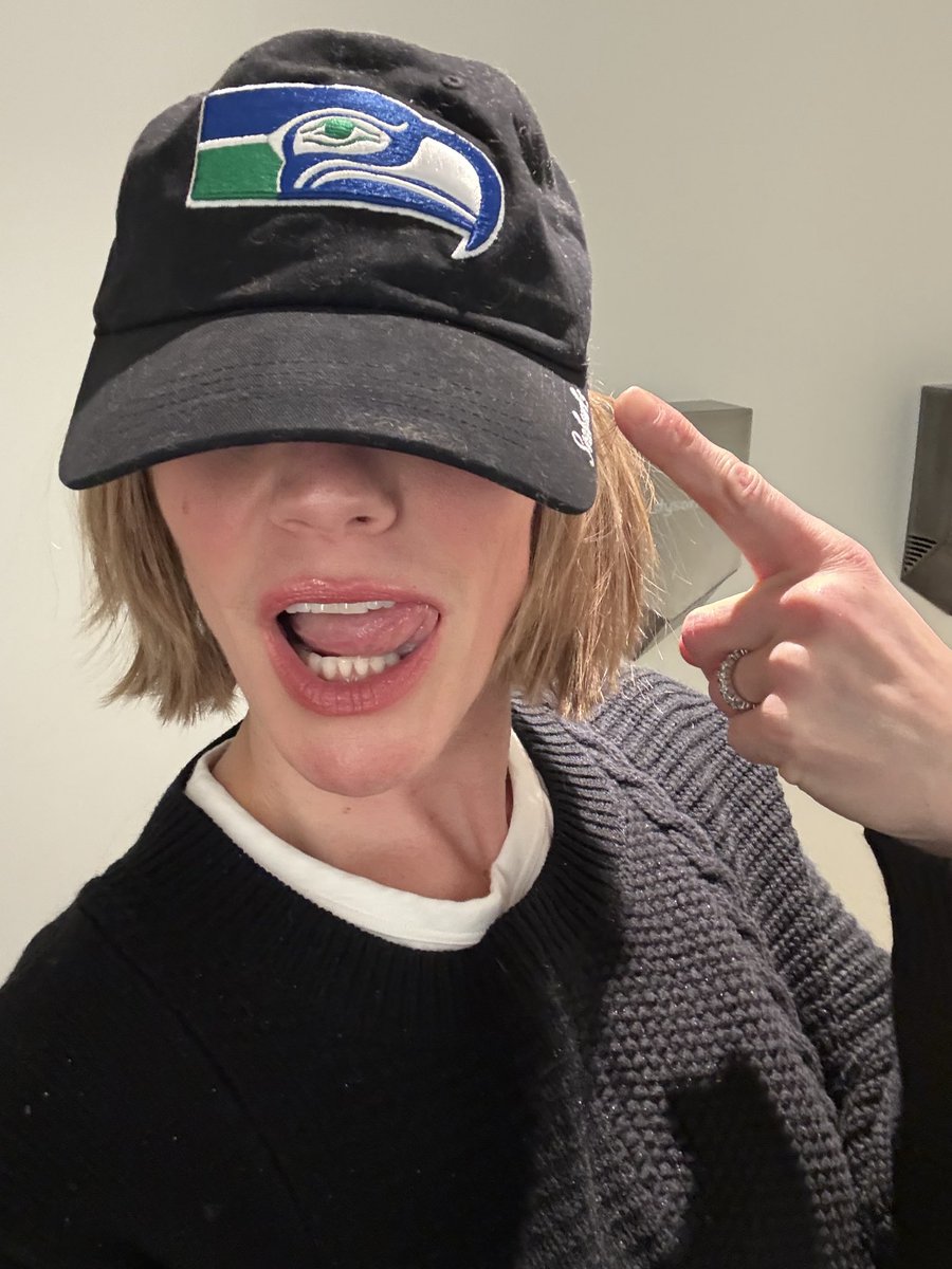 kateesackhoff's tweet image. Just landing California…AKA Enemy territory 🤣 always representing the Seahawks!!