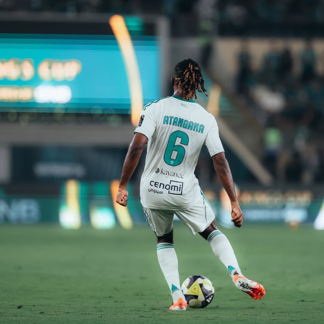 الزراديه وين تروح تلاقيه في ظهرك 😍😍😍😍 #الاهلي_التعاون