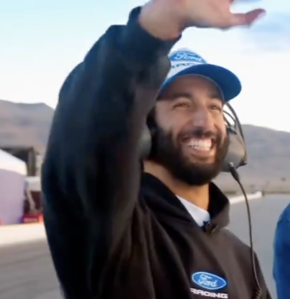 MV33Racing's tweet image. Daniel sees Max                 Max sees Daniel