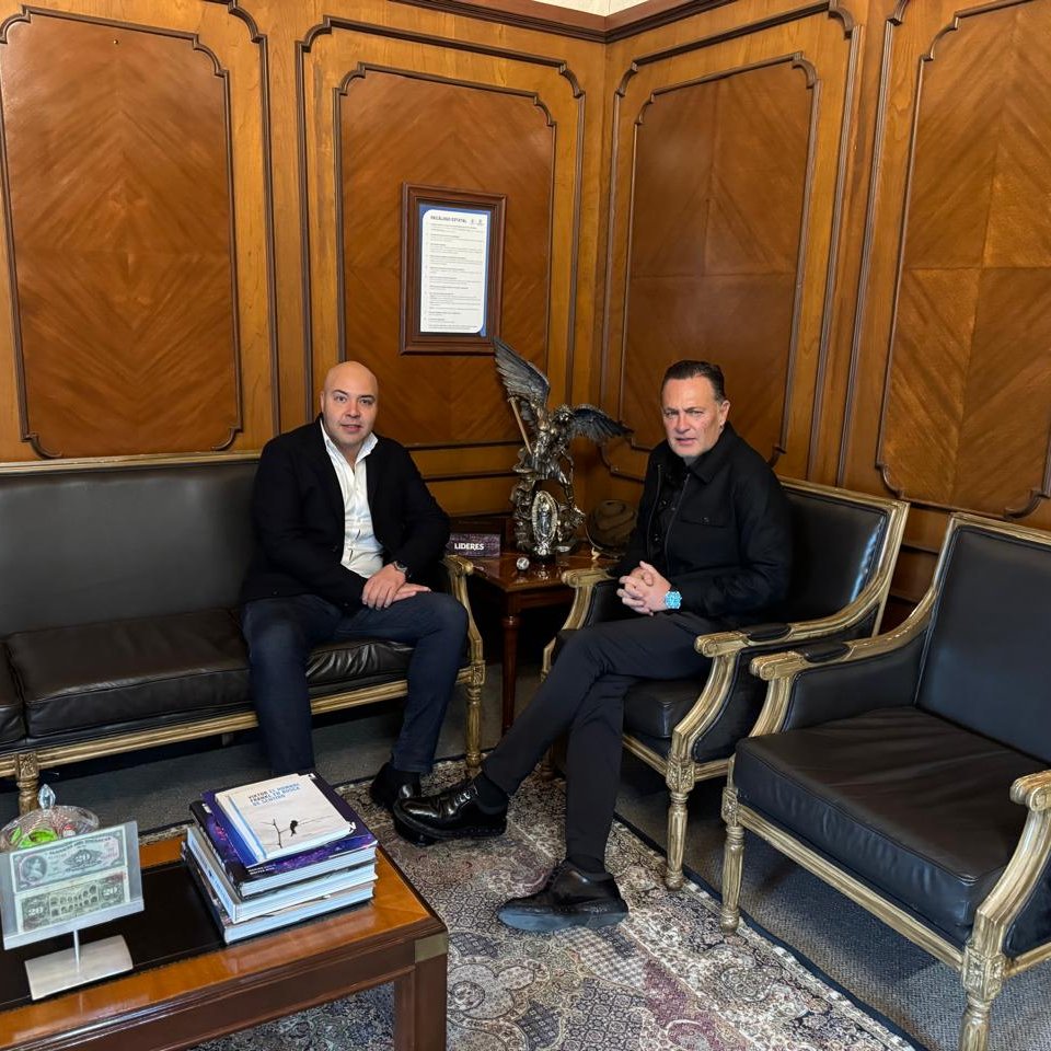 El Ing. Álvaro Ugalde Chaparro, Presidente de la #CMICQuerétaro, destacó la importancia de una comunicación cercana con las autoridades estatales, fortaleciendo el diálogo para impulsar la #ObraPública y el #DesarrolloDeQuerétaro en 2026. #Construcción #DiálogoInstitucional