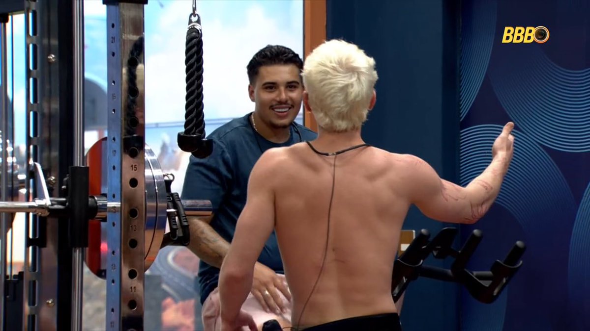 canalantenados's tweet image. Pedro acordou dando beijo no pescoço de Juliano na madrugada.

Pedro: "Eu acordei daquele jeito porque é muito espontâneo, cara."  

Juliano: "Mas eu achei muito legal. É só porque eu tava tendo sonho sobre minha mina e achei que era ela, tá ligado?"  

Pedro: "Eu entendo o que…