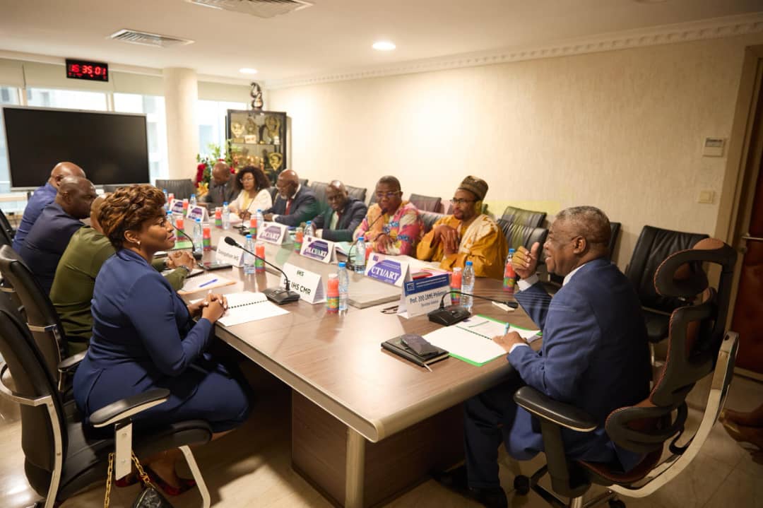 #ARTinforme

Fatim Cissé reçue chez le Régulateur ce mercredi
art.cm
New CEO of IHS Cameroon meets TRB's DG today

#telecoms #regulation #infrastructure #digital #cameroon #womeninleadership #innovations #cameroun #towers