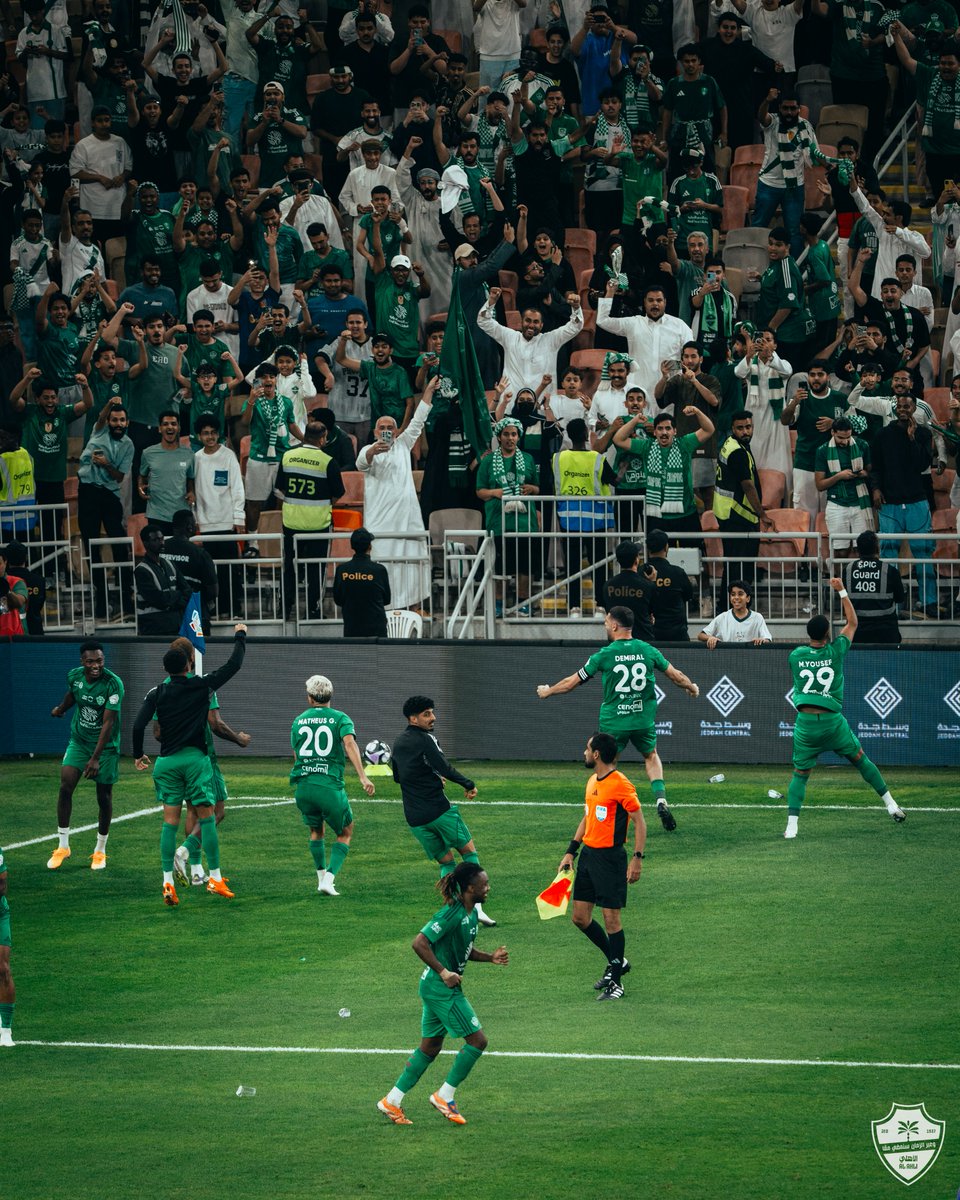 لا فاز الأهلي تنام الارض ــــــــــــــــــــ 💚

#الأهلي_التعاون #دوري_روشن_السعودي