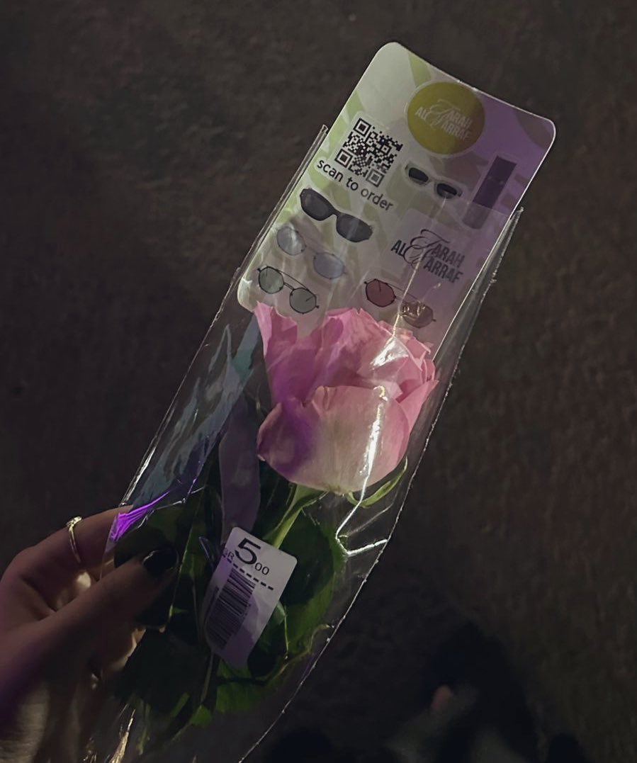 ssiixra's tweet image. السنع والذرابه كلها لمار 🥹@Fr7lu 
احلا توزيعات لفانز فرح ذووووق ذوووق والله !❤️
#فرح_الصراف