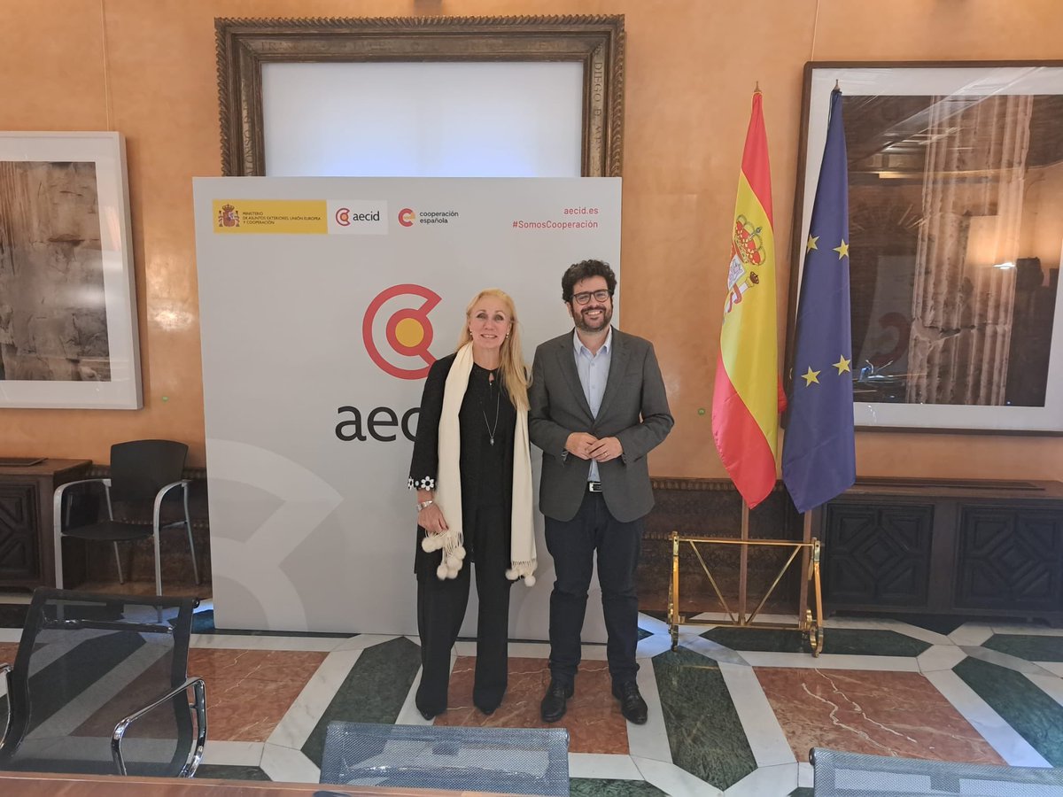 🇪🇸🤝🇺🇳Thanks <a href="/KittyvdHeijden/">Kitty van der Heijden</a> for the visit and the strong <a href="/UNICEF/">UNICEF</a> <a href="/AECID_es/">AECID</a> partnership

Children around the🌍 are suffering the impacts of global crises: conflicts, climate change, poverty, aid cuts

🙋Protecting their rights and wellbeing is a smart investment in a safer world