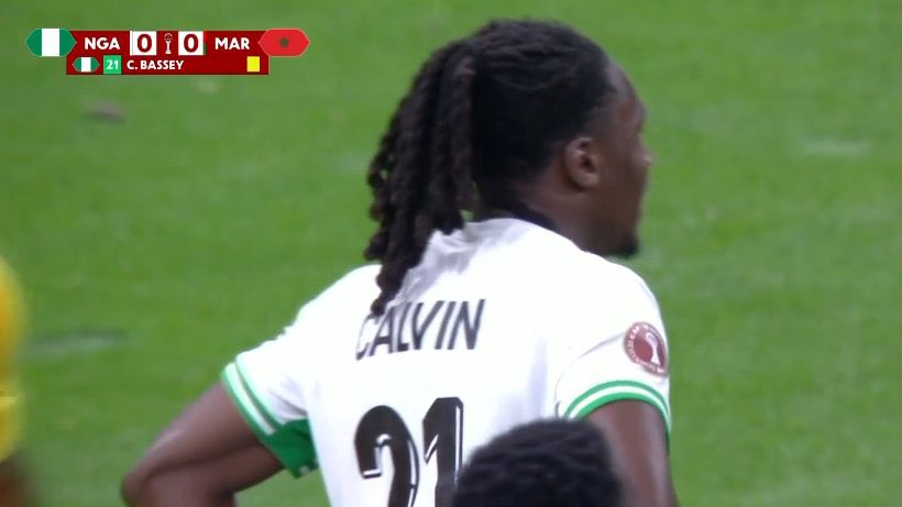 Algeria_FC's tweet image. Brahim Diaz pulls Calvin Bassey's jersey .. so the referee calls foul for Morocco and gives Calvin Bassey a yellow card 😂