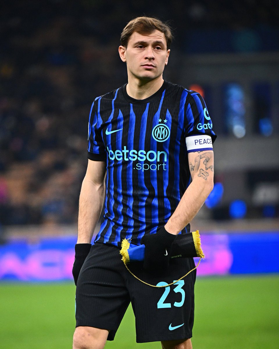 Peggiore in campo. Oggi anche con la fascia da capitano.

Una quantità infinita di errori. E non è la prima volta.

Cosa vedete oggi in questo Barella di utile in questa Inter lo sapete solo voi.