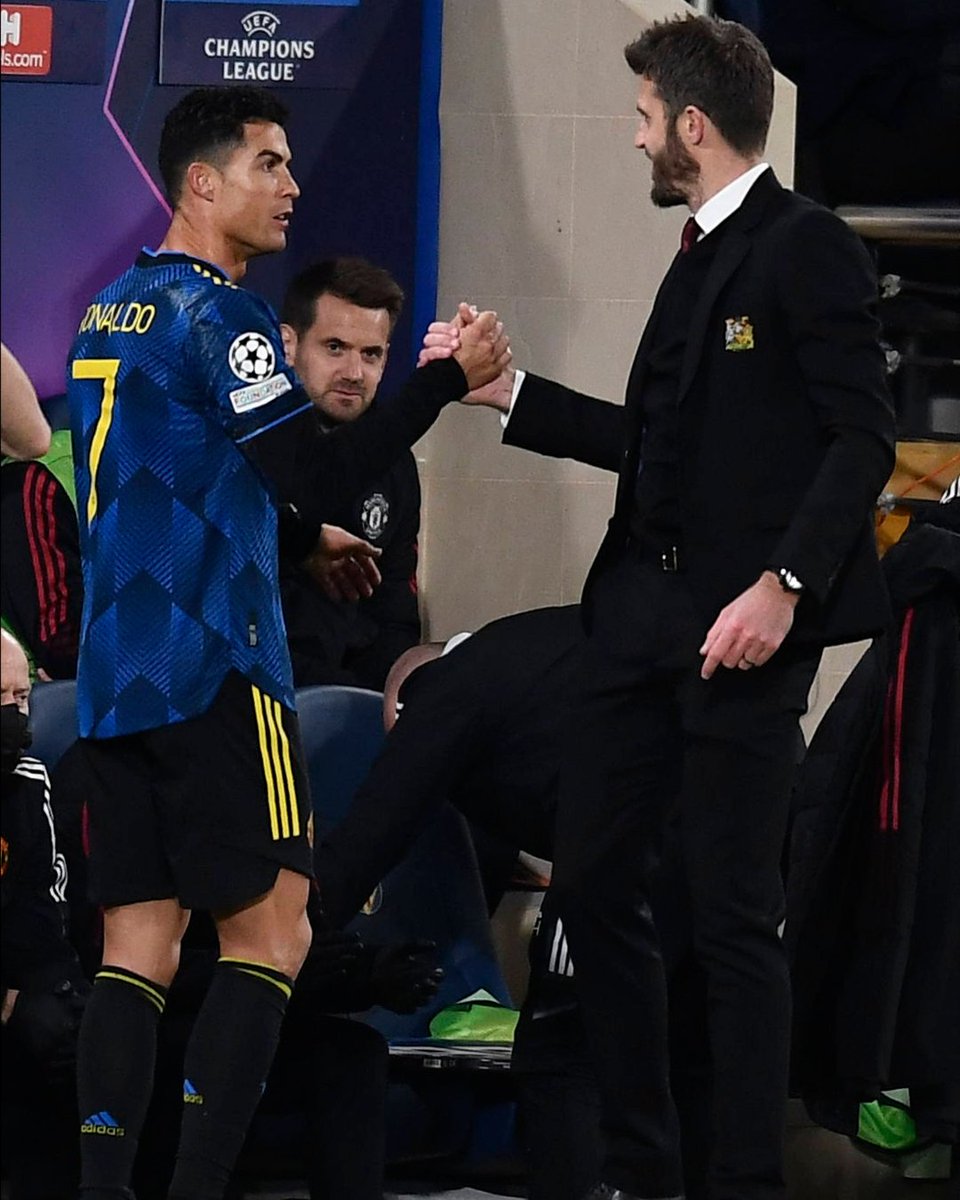 abolapt's tweet image. Cristiano Ronaldo, que trabalhou de perto o percurso de Michael Carrick, deixou rasgados elogios ao atual treinador principal do Manchester United já em 2021. 🤝

#cr7 #michaelcarrick #manunited