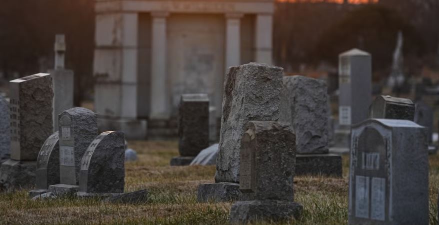 Descubren 100 cráneos y partes momificadas de cuerpos en un caso de robo de tumbas en Pensilvania 

#LaCajaDePandoraLos40 

acortar.link/DHivO2