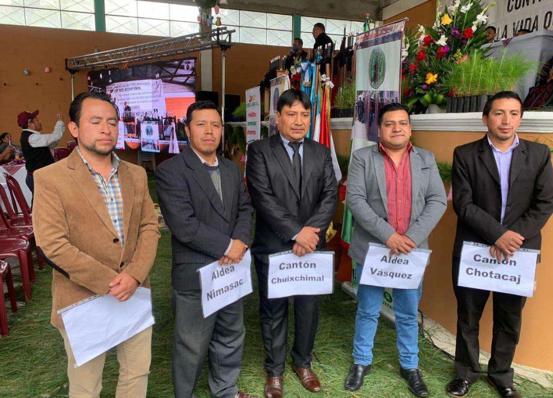 CanalAntigua's tweet photo. #URGENTE  | Fue capturado  en Chimaltenango Basilio Bernardo García, exvicepresidente de los 48 Cantones de Totonicapán en 2023.

García fue uno de los dirigentes que defendió los resultados electorales de 2023. Su captura se suma a las de Luis Pacheco, Héctor Chaclán y Esteban Toc; los dos primeros siguen en prisión preventiva.

Hasta ahora no hay información oficial sobre los motivos de la captura.

#48Cantones #Totonicapán #ResultadosElectorales #BasilioGarcía #Chimaltenango