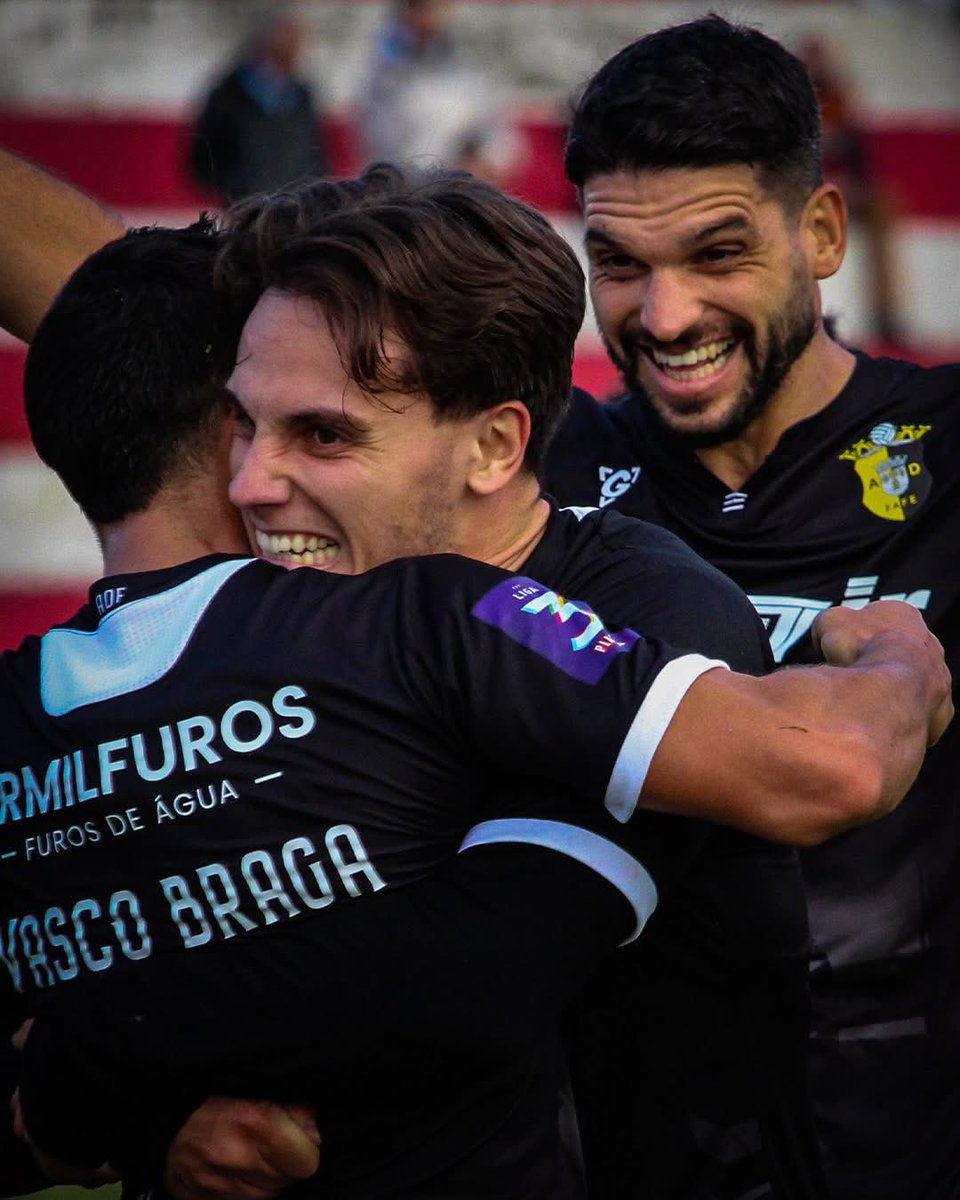 Trivela_FR's tweet photo. C'EST TOUT SIMPLEMENT EXTRAORDINAIRE ! 😱🇵🇹

Après avoir éliminé Moreirense et Arouca lors des tours précédents, l'AD Fafe, qui évolue en 3ème division portugaise, a cette fois-ci éliminé le SC Braga en quarts de finale. 👏

Direction les demis pour cette incroyable équipe. 😍 https://t.co/qPSe0QNnUA