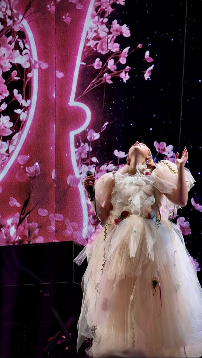 GloriantLucie's tweet image. la photo est folle 🤯🥹