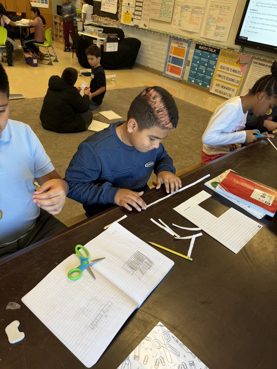 SterlingElemen1's tweet photo. Hands-on learning in action!📏 Our 4th graders built their own meter sticks to connect centimeters to meters and measured objects all around the room. @CharMeckSchools  @IllustrateMath #sterlingpride🐯  #Crew89 #4thGrade #LevelUP⬆️ https://t.co/HQGsPAEtEH