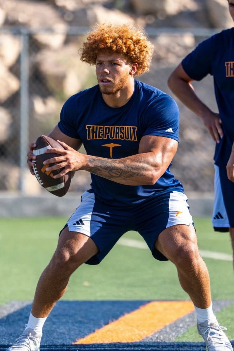 theUTEPnews's tweet image. QB Chad Warner has put on an alarming amount of muscle this offseason.

UTEP says he’s already been tested for PEDs — negative.

Warner credits Rib Hut and “going through a breakup” for the gains.

Sophomore season about to hit different 💪🏈