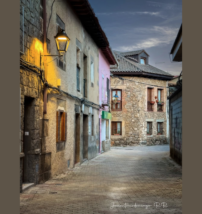 Esta es la Calle la Feria, en #LaAdrada. Dulces sueños!

🍂paraisodeltietar.com
#naturaleza #familyfriendly #rural  #montaña #Sunset #aventura #tiempolibre #senderismo #Ofertasentresemana #alojamientosconjacuzzi #TurismodeÁvila #Ávila #ValleDelTiétar #Gredos @paraisodeltietar