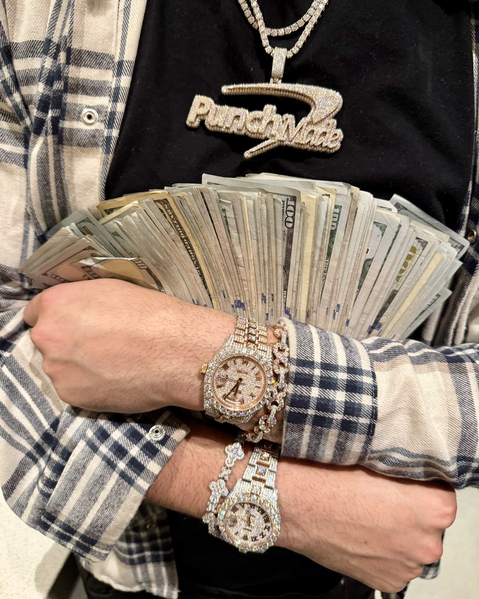 punchmadedev's tweet image. i’m a rich bum i sit inside the crib and take peoples money..👨‍💻