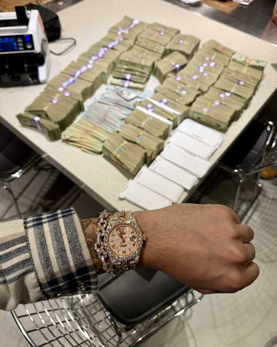 punchmadedev's tweet image. i’m a rich bum i sit inside the crib and take peoples money..👨‍💻