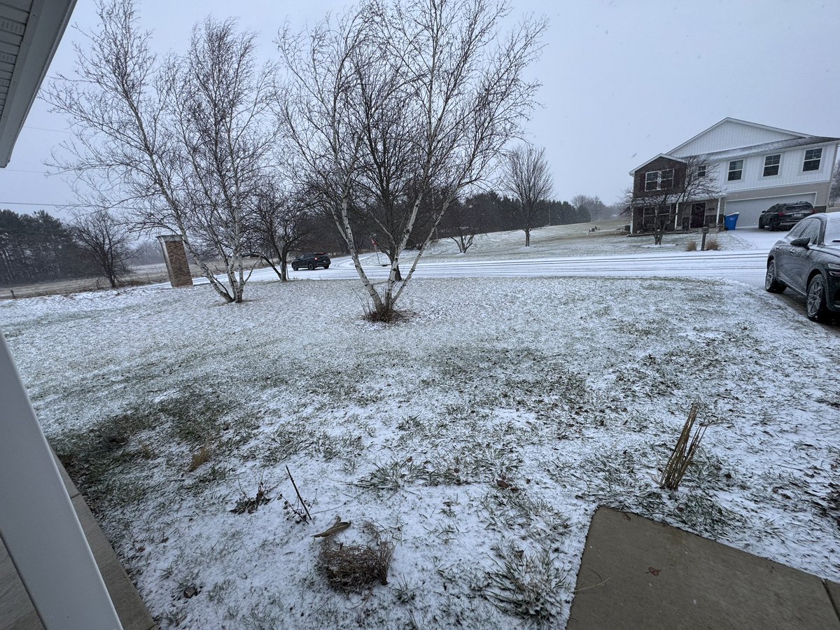 Quick break from gigs and lessons to spend time with family in Indiana.

First guitar, &amp; lesson with Norah 🎸, Grace at volleyball practice, a little snow, and a lot of gratitude.

Music and family always go together.